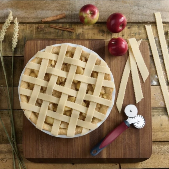 TRUDEAU 2-in-1 Pastry Wheel - Picture 2 of 3